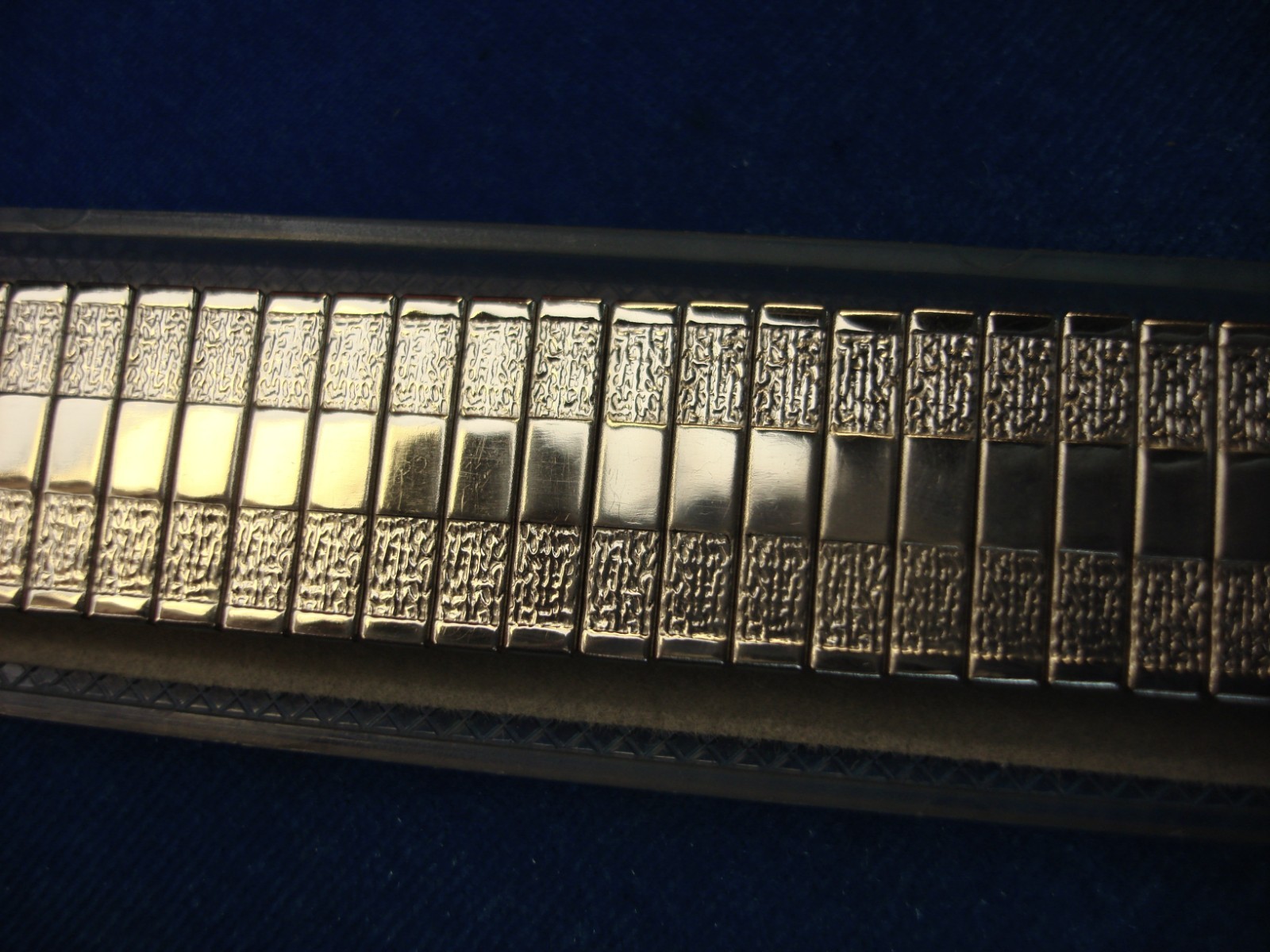 VINT. FLEX-ON BY KREISLER – POLISHED STAINLESS WATCH BAND – NOS – 15 – 22 MM