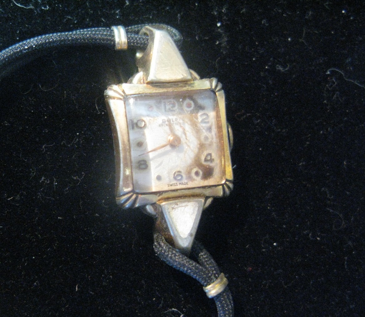 Fond Acier Inoxydable 48235 Vintage Womans Wristwatch Black Band NOT WORKING