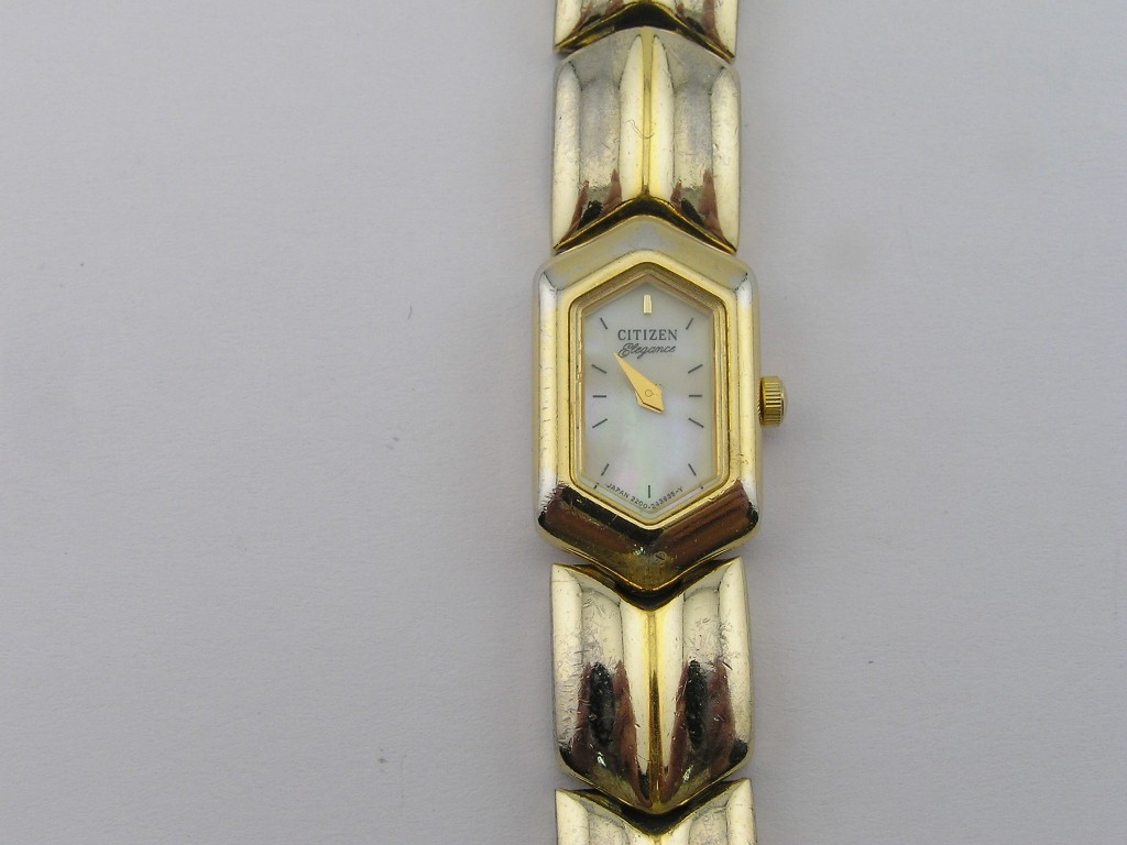 Vintage Citizen Ladies Dress Watch MOP Dial Fancy Case & Band 2200-229681 Works