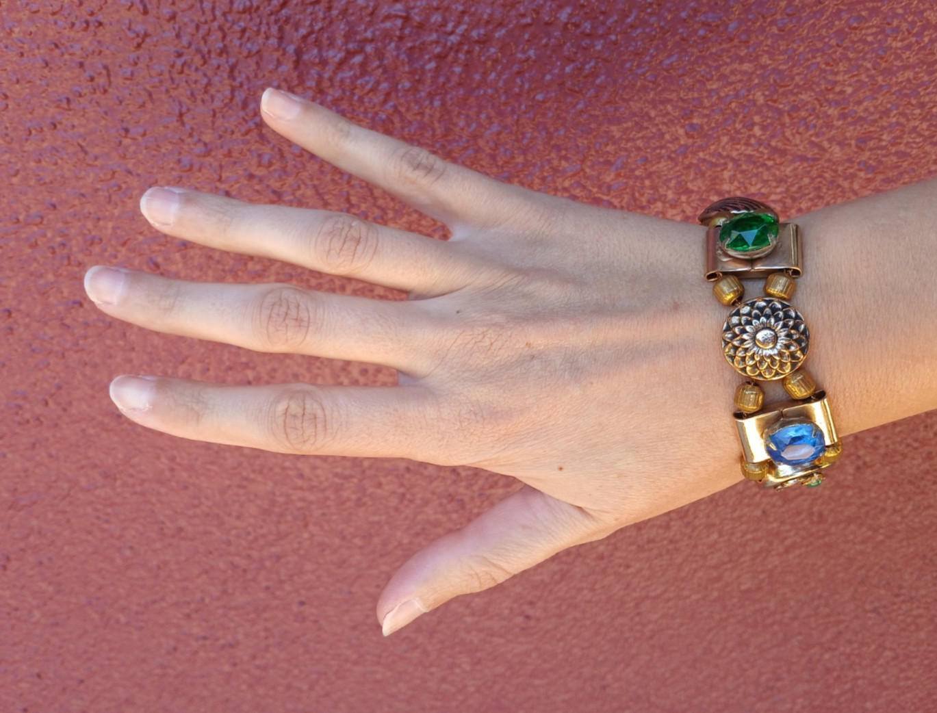 VINTAGE VICTORIAN REVIVAL FACETED MULTI COLOR STONES SHELL & LION SLIDE BRACELET