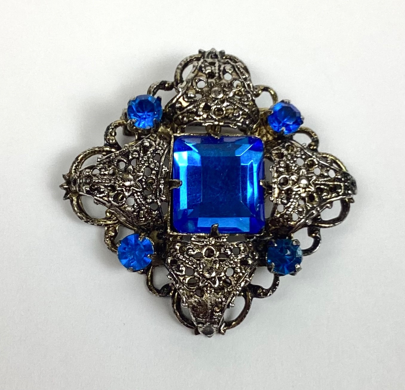 Vintage Silver-Tone Blue Rhinestone Rhombus Shaped Brooch 1.25″ x 1.25″ Inches