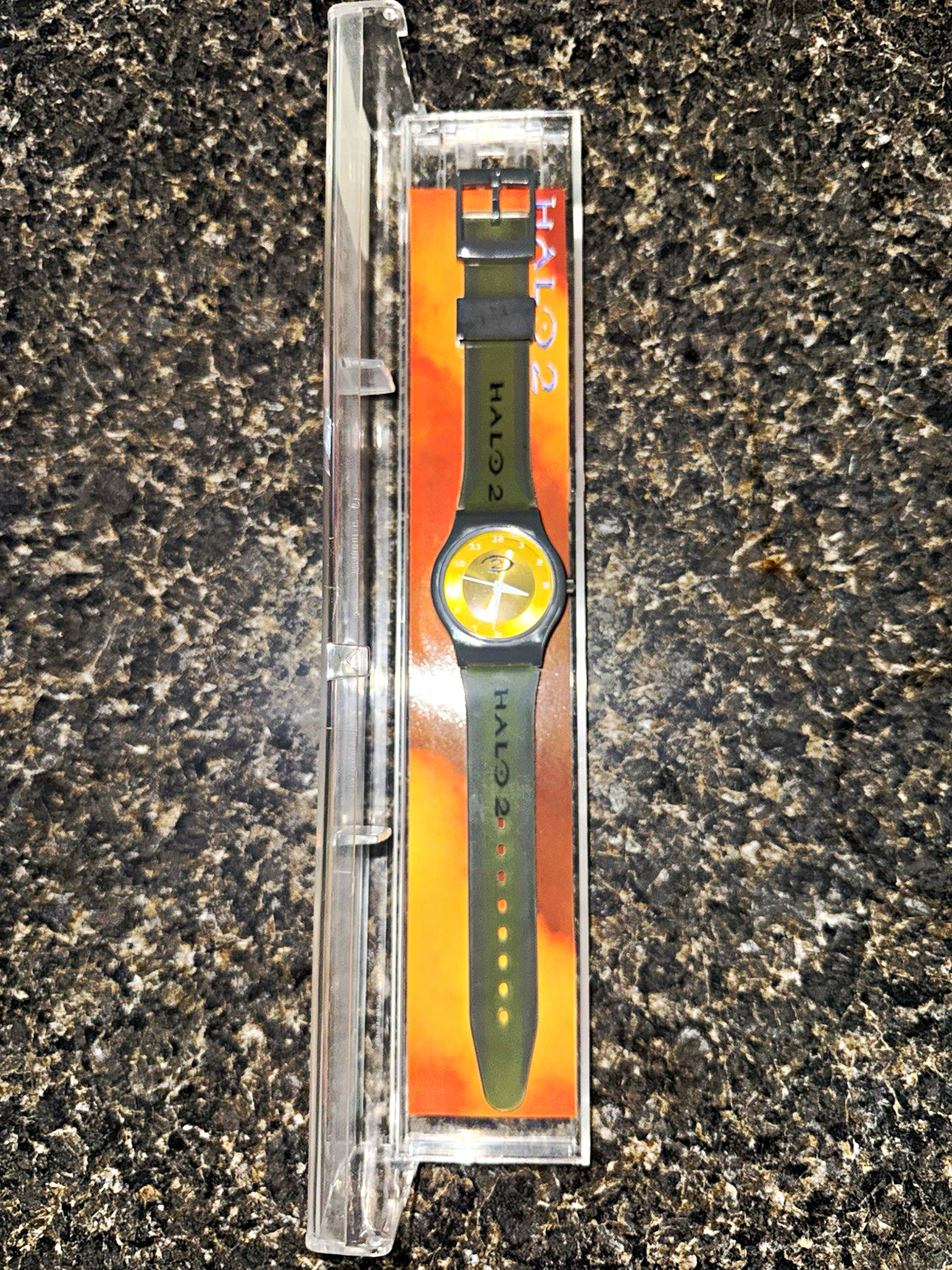 Halo 2 Quartz Analog Wristwatch Green Plastic Strap Gold/Black Dial Box