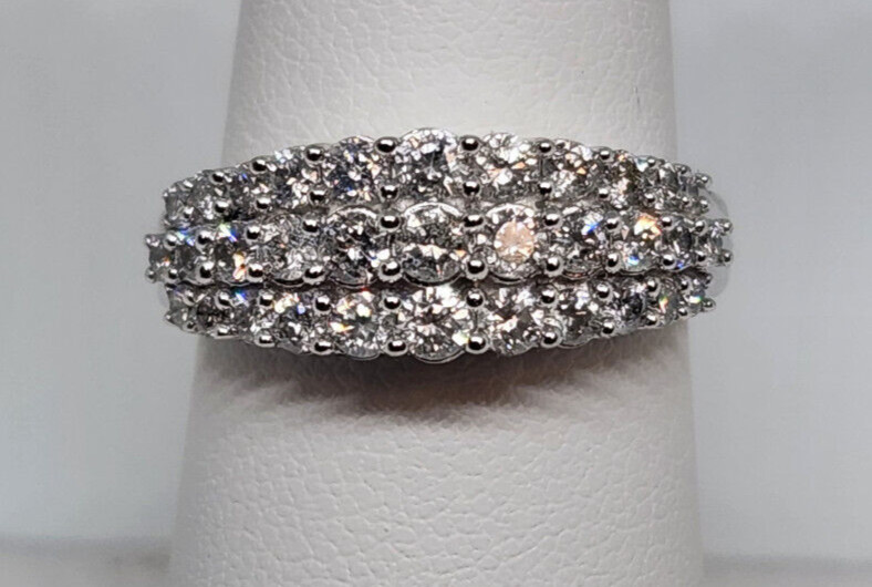Beautiful 10K White Gold 1CTTW Diamond Pave Pyramid Ring