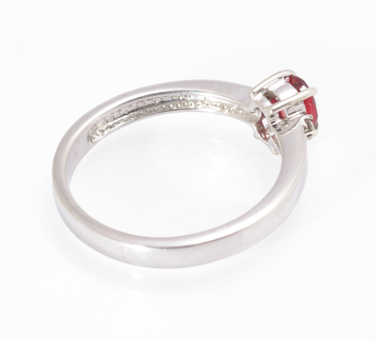 9ct White Gold Ring – Lab Created Ruby / White Topaz – Size N – Hallmarked 2007