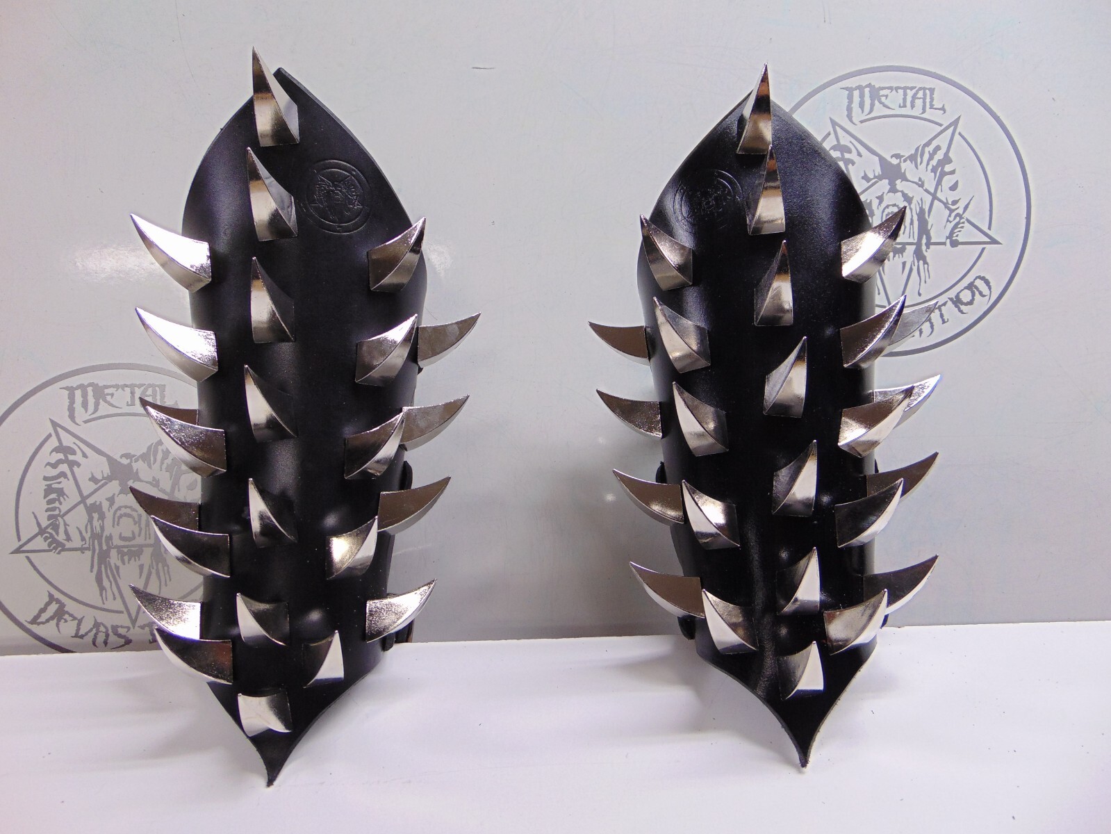 ABSU.. LEATHER CLAW SPIKE GAUNTLET. BLACK METAL (MDLG0370)