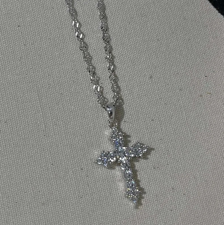 1pcs Crystal Zircon Cross Pendant Necklace – Elegant Silver Chain for Women