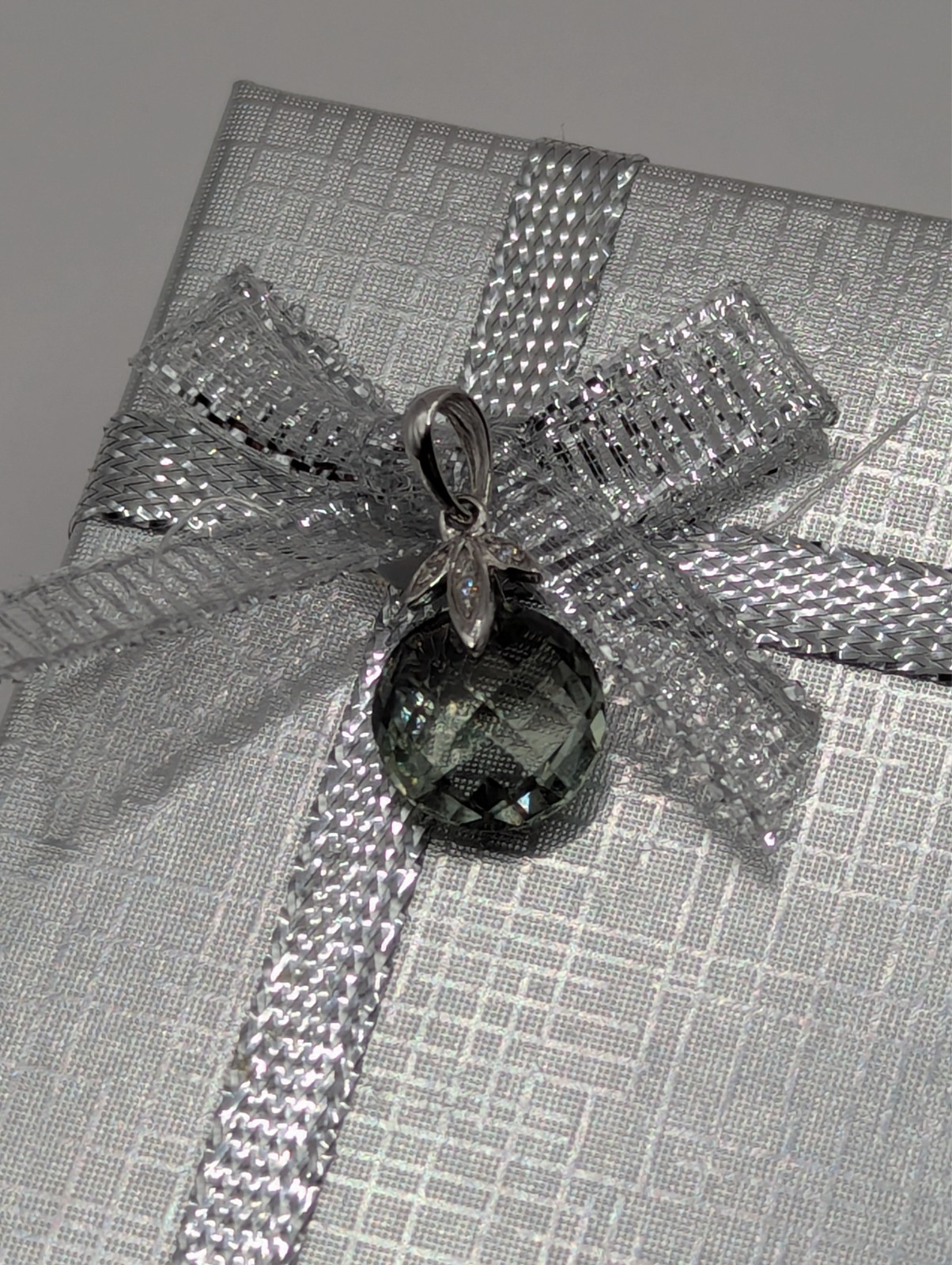 Peora 14k white gold diamond and green amethyst pendant