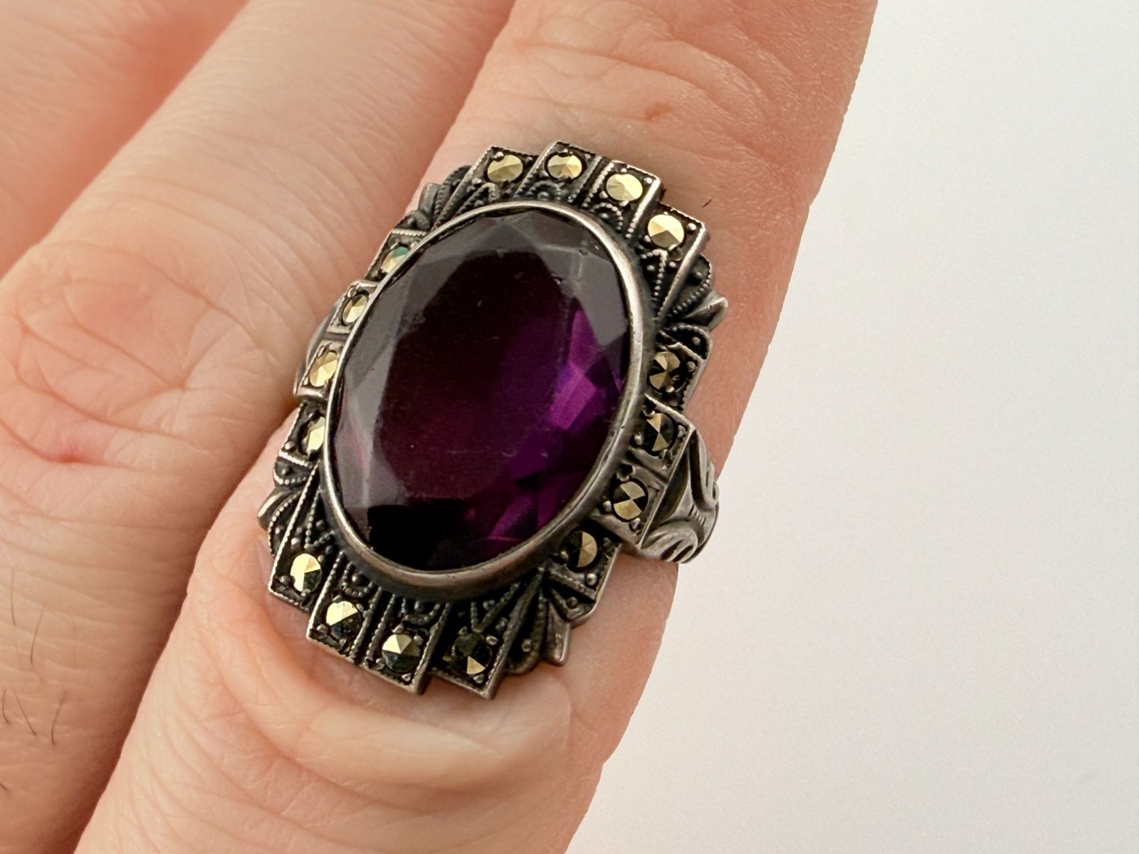 Vintage Uncas Manufacturing Sterling Silver Purple Glass Marcasite Ring Sz 6.25