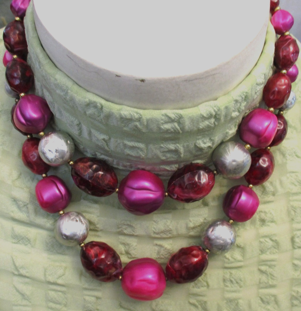 VTG Beautiful Multicolored 2 Strand Beaded Necklace 16 1/2″ Long