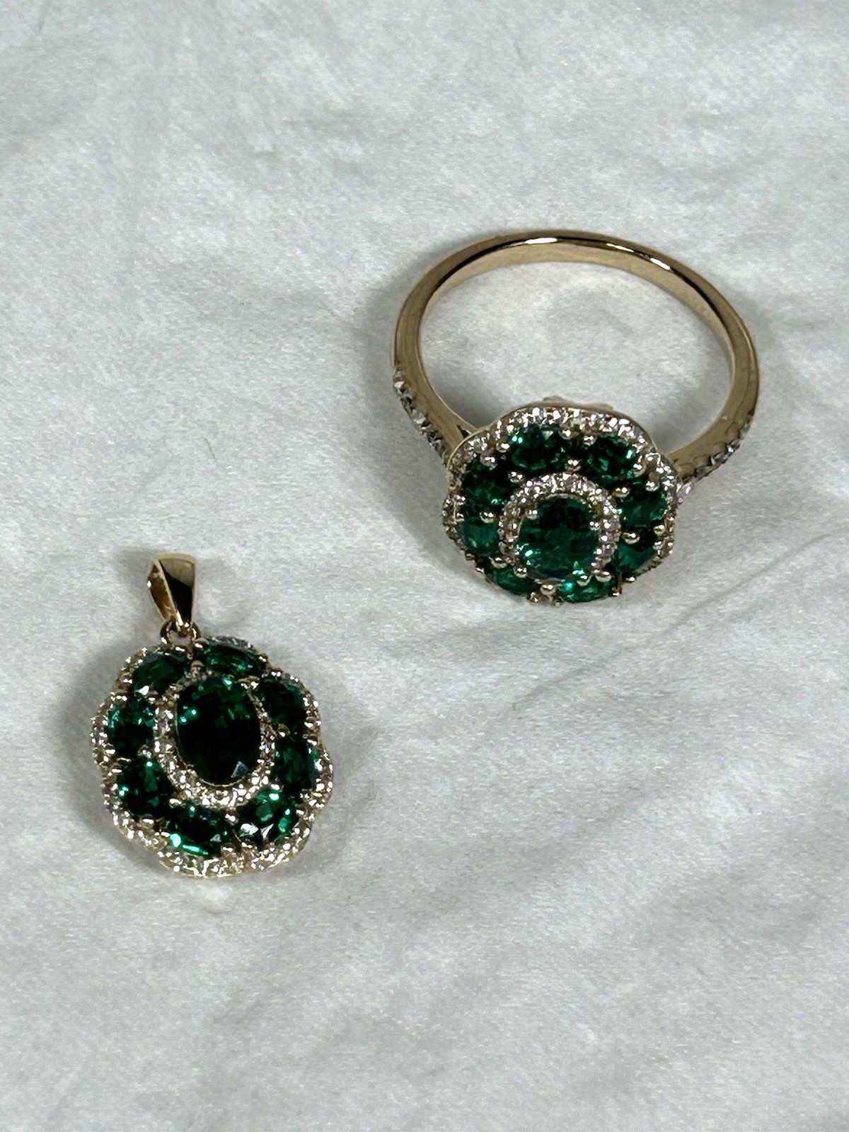 JTV Bangkok Ratnaraj Jewelers (BBJ)Scalloped Halo Emerald Simulant Ring SIze 10
