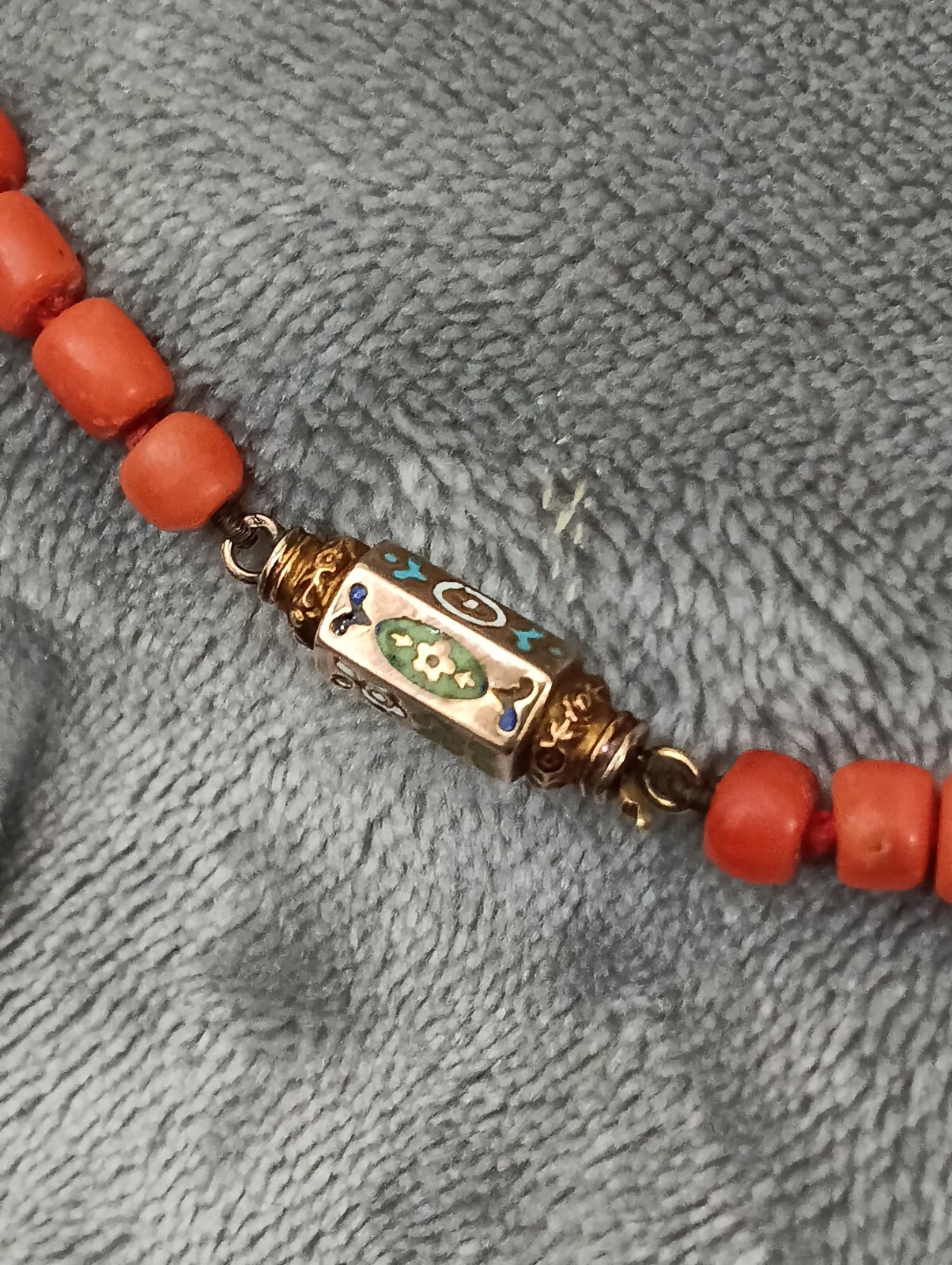 Antique Sciacca Coral Barrel Necklace with Susta in 12kt Gold Enamel