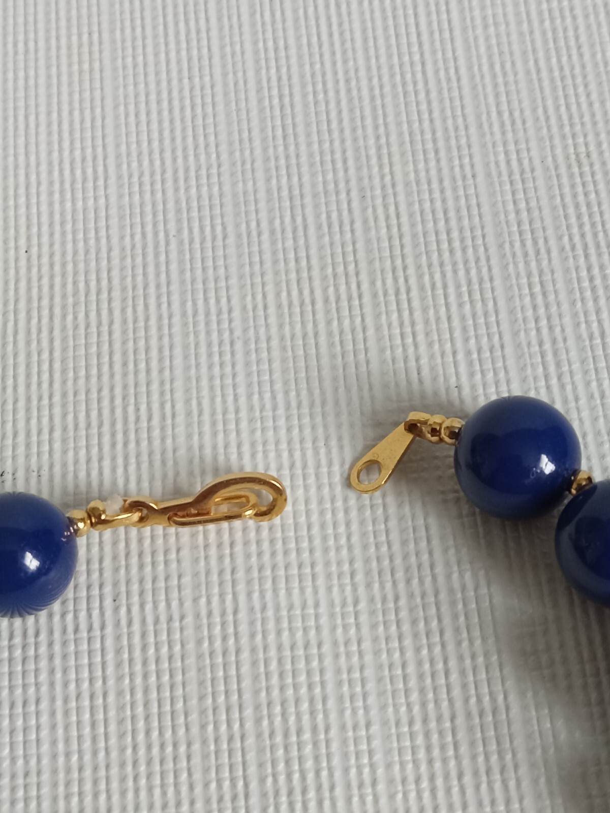 Vintage Navy Blue & Gold Toned Single Strand Acrylic Beaded Lightweight Necklace