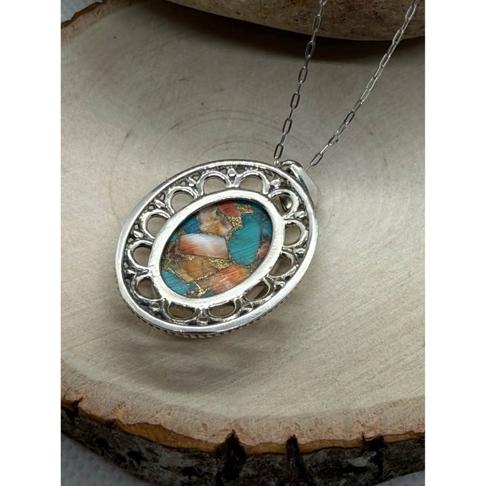Spiny Oyster Turquoise Pendant – 5.00 Carats