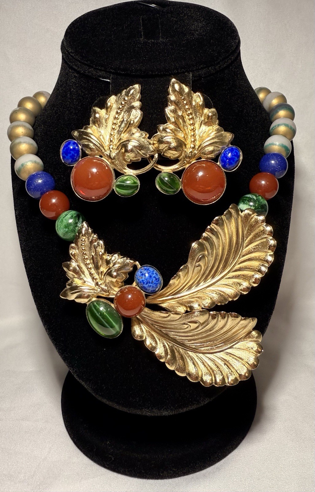 Vintage Mid-20th Century Gold-Toned Leaf & Stones Necklace & Earrings Set