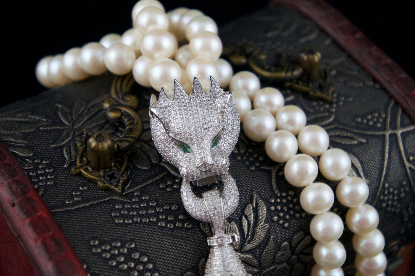 Dr.Pearl Luxury Customized Fringe Necklace with 925 Sterling Silver Ornament