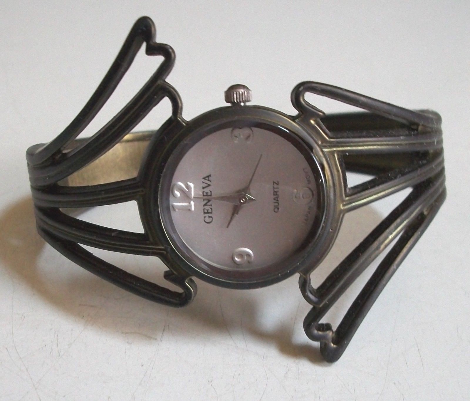 Women’s Antique Look Cut Work Fashion Bangle Casual Dressy watch