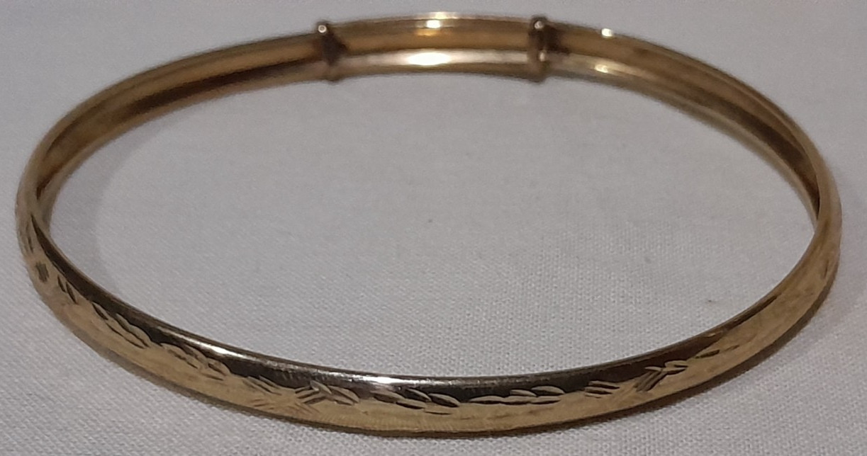 LARGE 9ct Gold ‘ADULT’S EXPANDABLE DIAMOND-CUT’ 8 inch Round BANGLE. 4.90 grams
