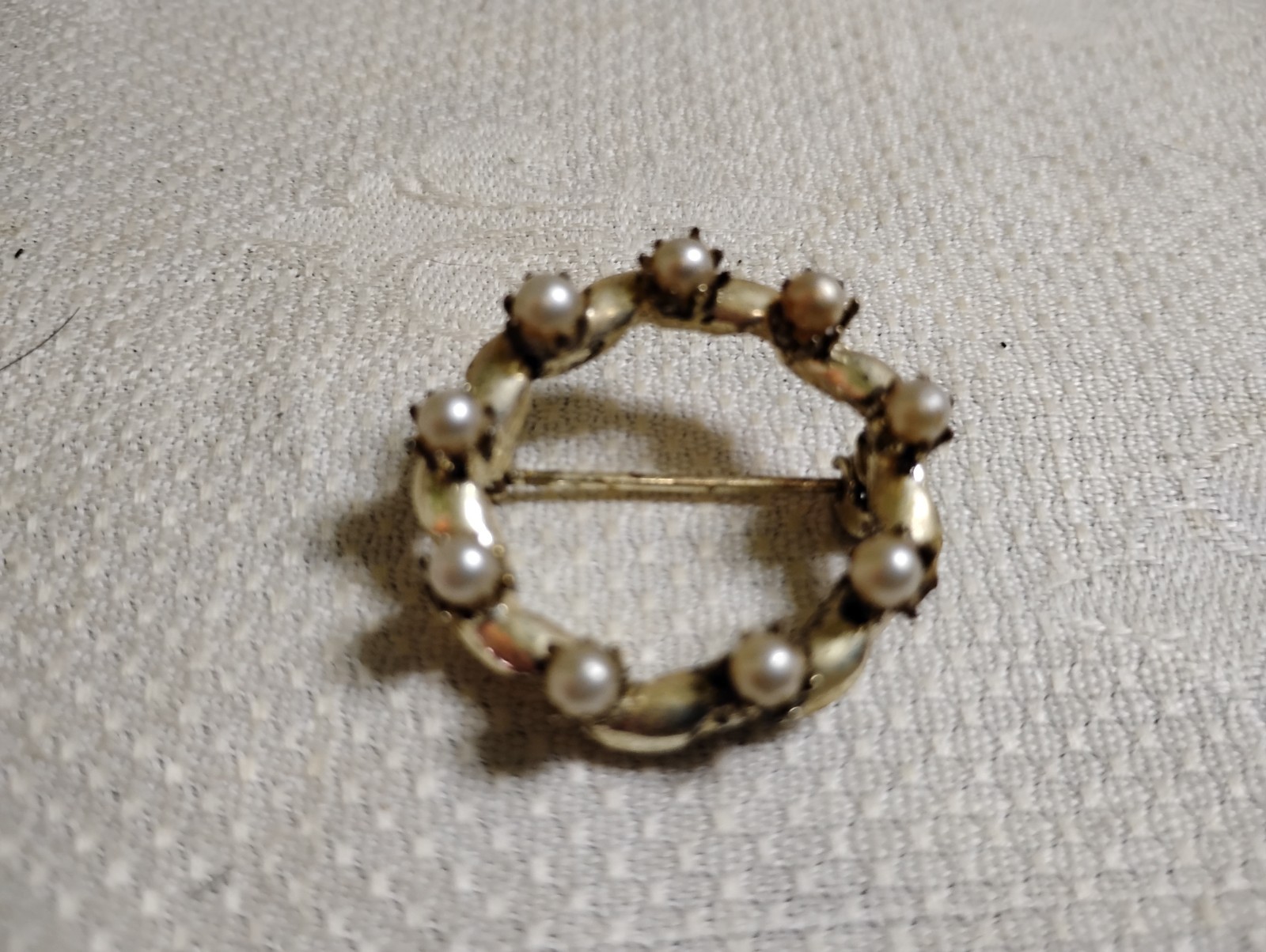 Vintage Goldtone Metal Faux Pearl Bead Inset Circle Brooch Pin