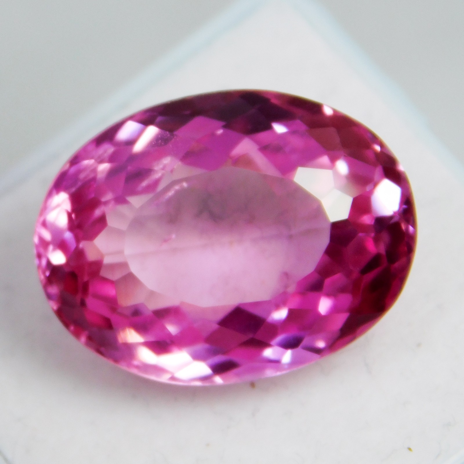 IGL CERTIFIED 18.70 ct IF Oval Natural Vivid Pink Sapphire – Unheated Gemstone