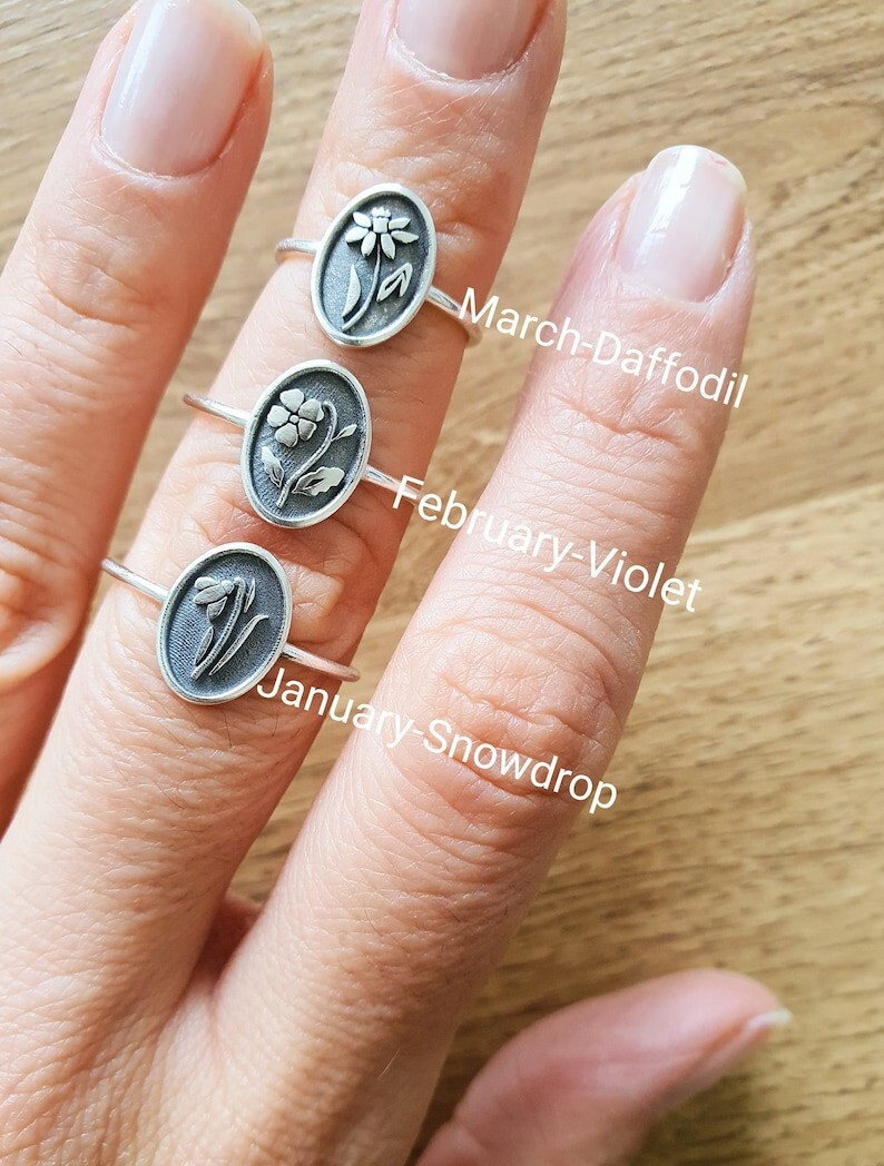 Elegant Oval Floral Engraved Ring, Minimalist Botanical Design Jewelry for Women