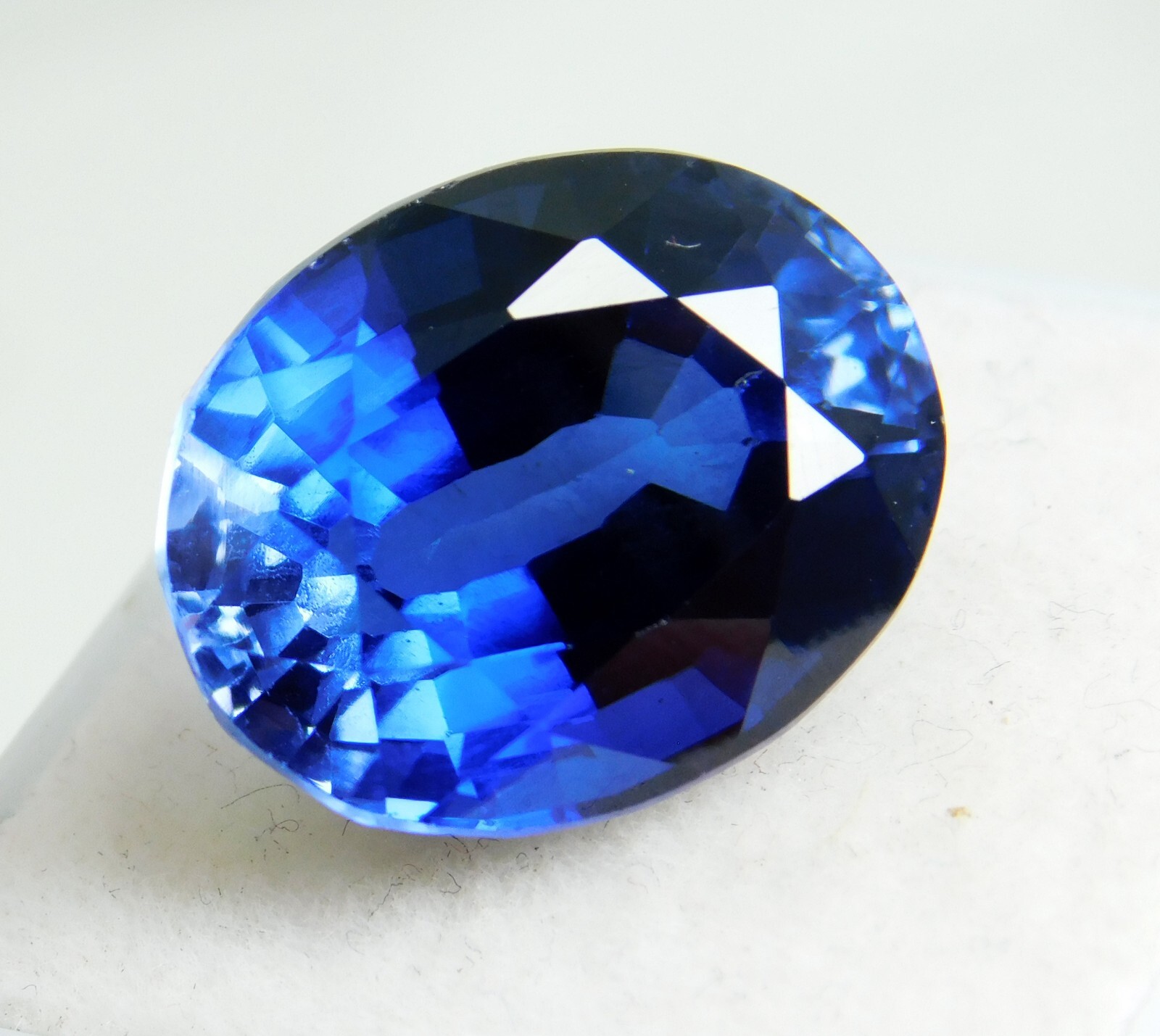 Natural Kashmiri Royal Blue Sapphire Certified Oval Cut 18.60 Ct Loose Gemstone