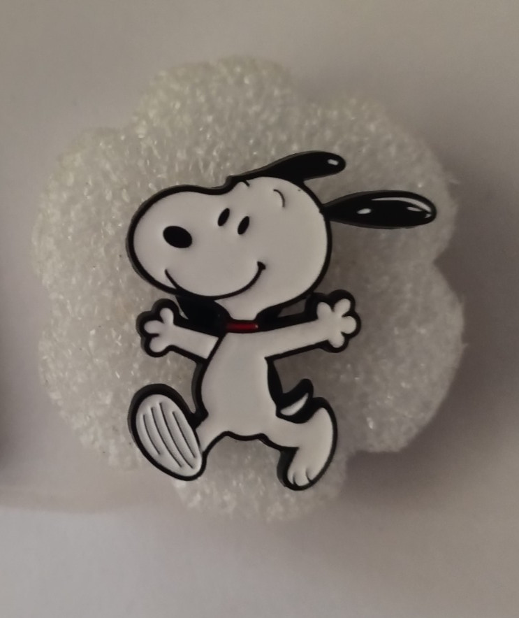 SNOOPY-PIN-2 OR MORE PINS SHIPPING $5.49-SPEND $20 SHIPPING IS FREE