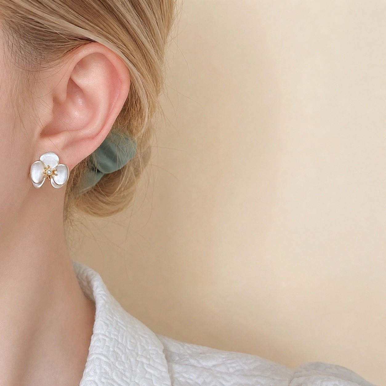 14K Gold Plated Flower Pearl Stud Earrings Copper 15mm Butterfly Back