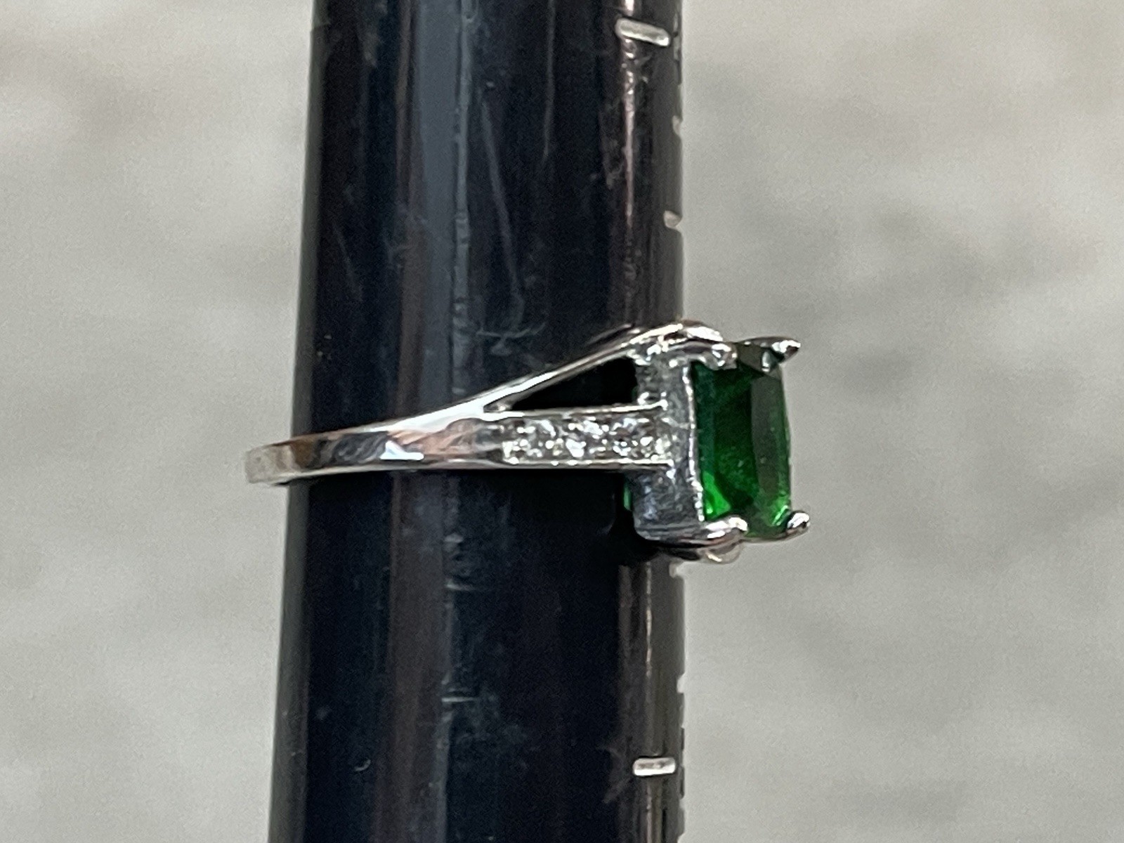 Sterling Silver Ring Emerald Green Simulated Stone With Clear Cz’s – size 7