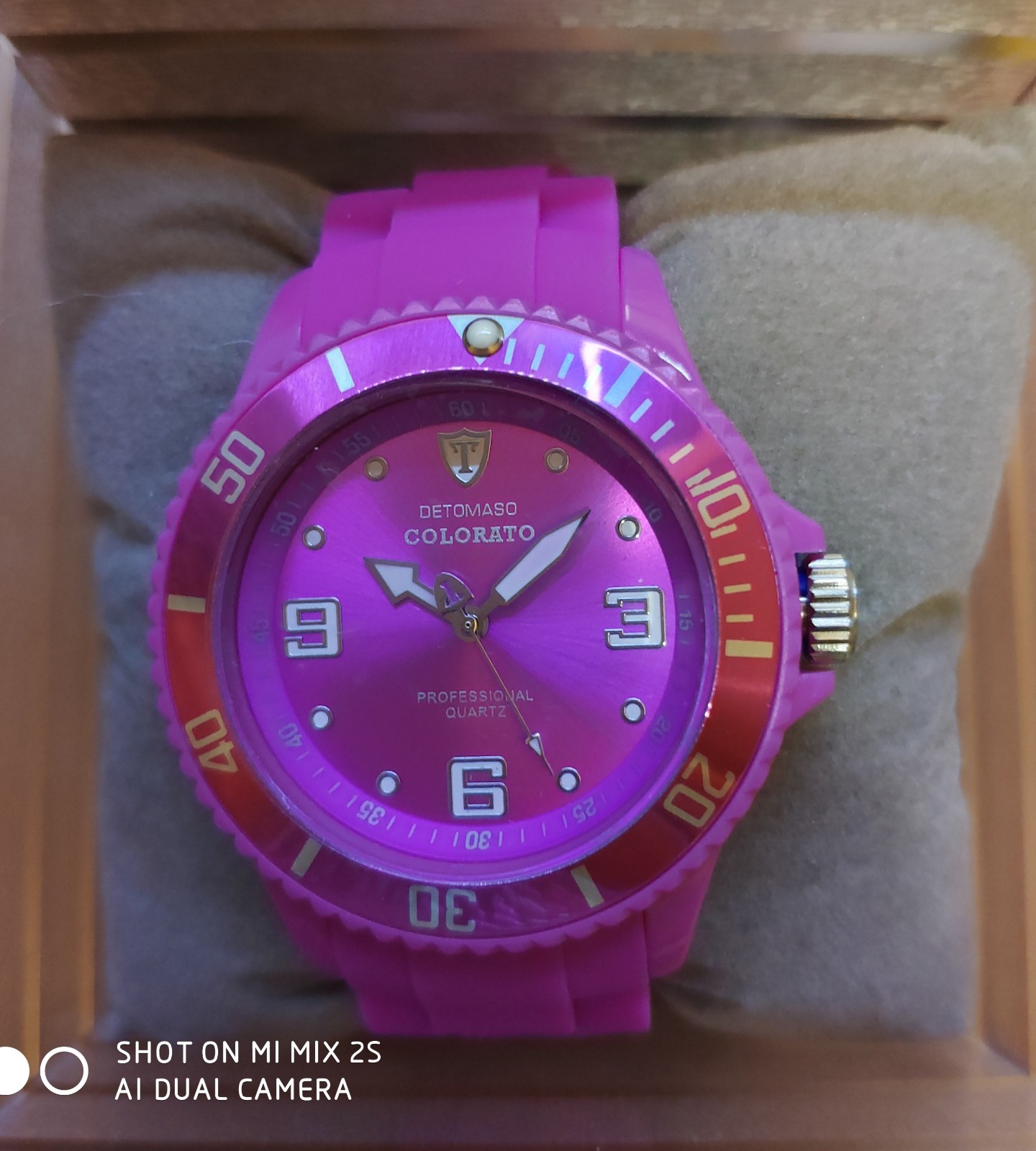 Della De Tomaso Silicone Watch for Women Fuchsia Color