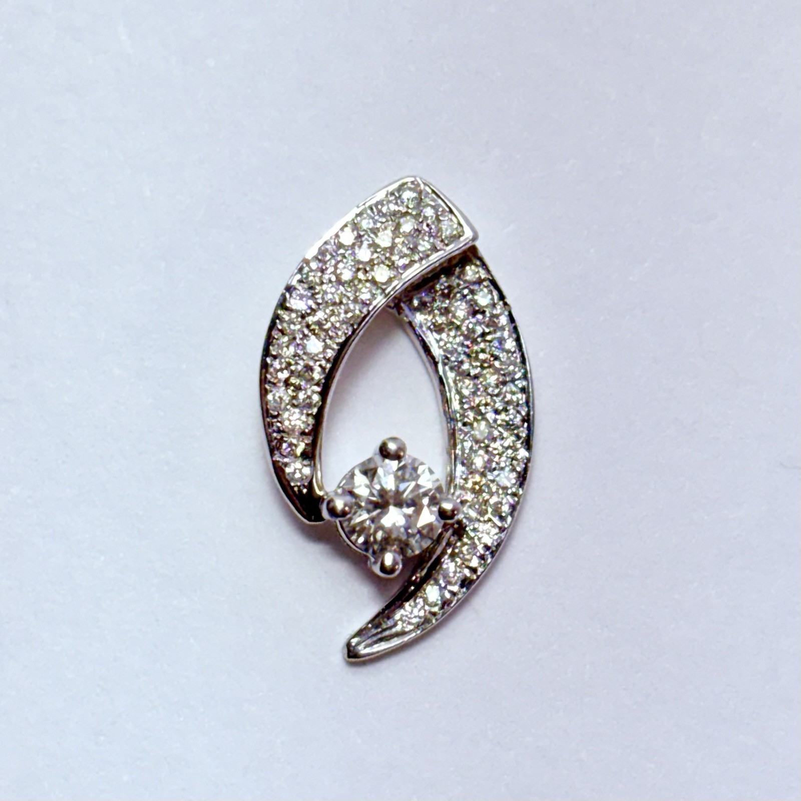 18K White Gold 0.17ct Diamond 0.19ctw Accents Slider Pendant 1.95g