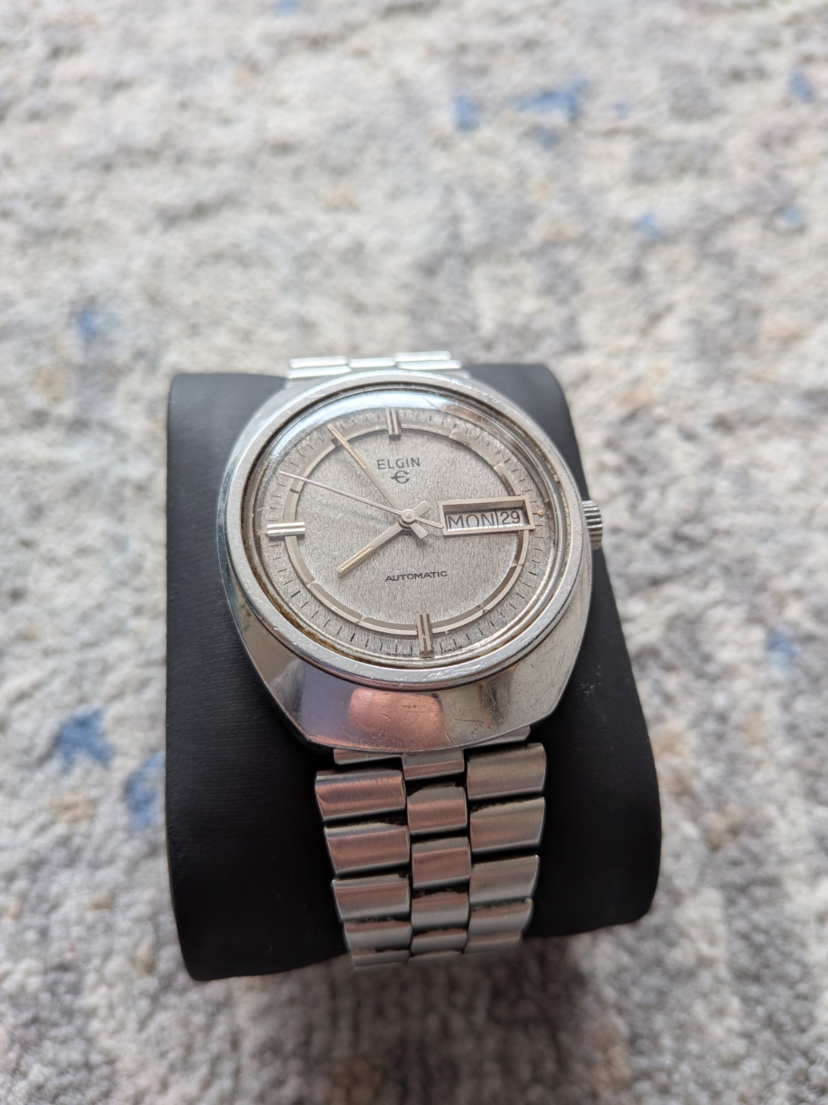 Vintage Swiss ELGIN men’s automatic watch day/date 1970s snow flakes texture