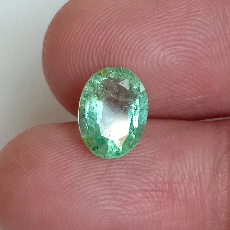 Earth Mined Zambian Emerald Oval Shape Unheated Untreated Loose Gemstone 1.38 Ct