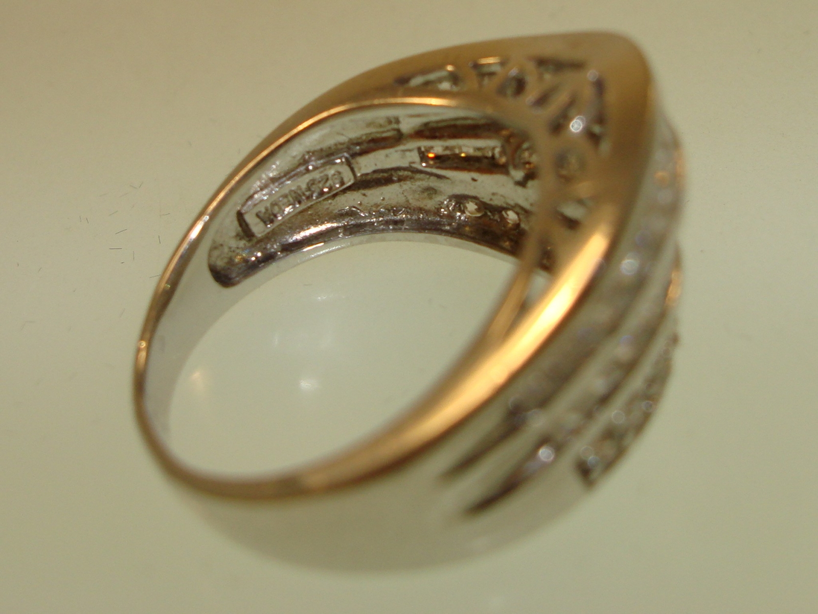 MEDA STERLING SILVER APPROX. 2+ CTW SPARKLING STONES RING! SZ 7