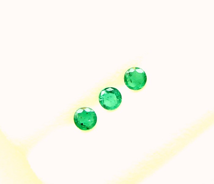 Natural Round Green Emerald 3 Pcs lot 0.59 Ct Tol, 3.5 x 2.1-2.3 MM ( WxD )