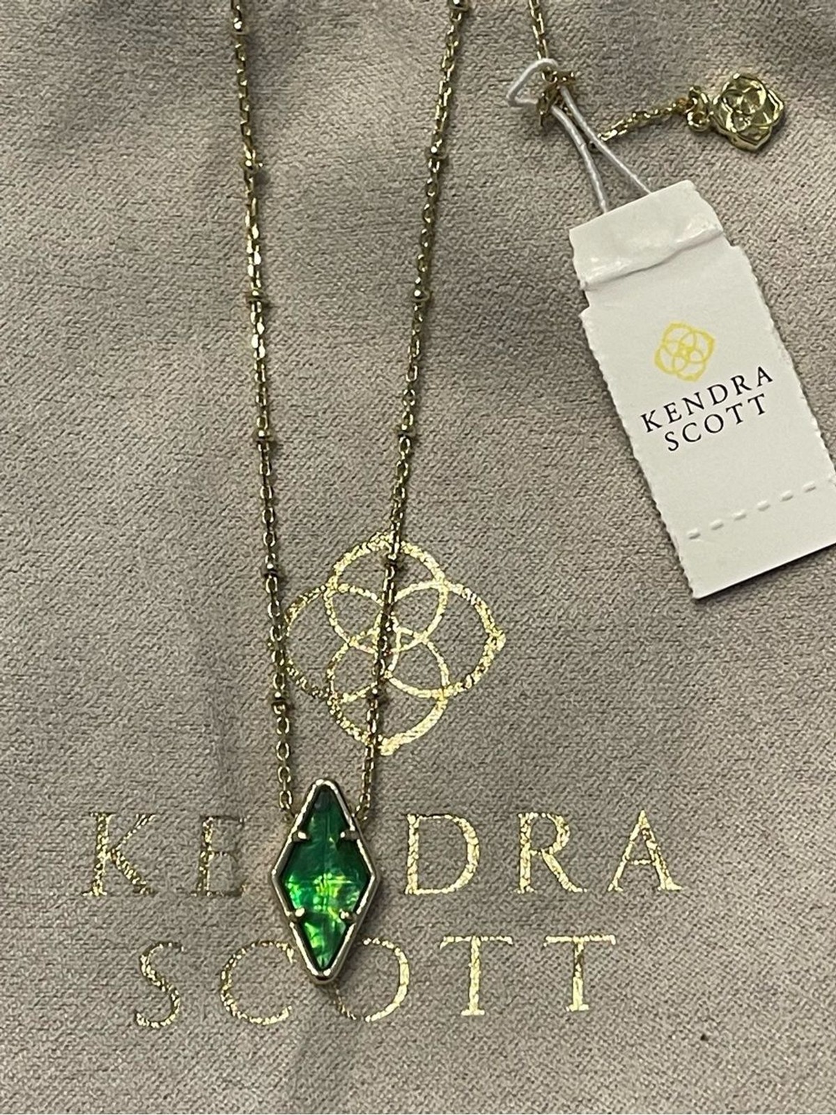 Kendra Scott Kinsley Short Emerald Green Pendant Necklace – Gold Tone