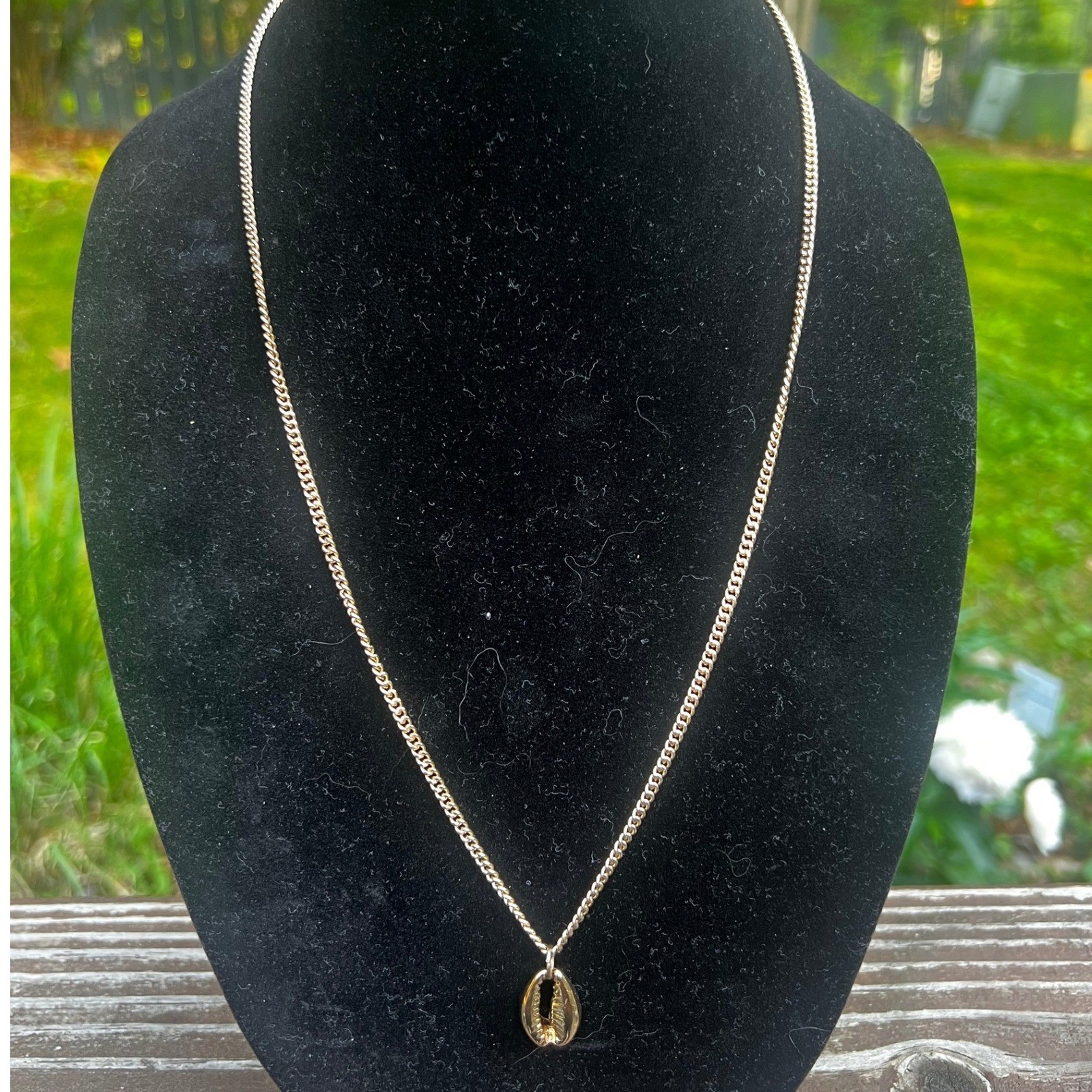 Vintage Gold Tone Cowrie Shell Pendant Curb Chain Necklace Beachy Coastal Boho