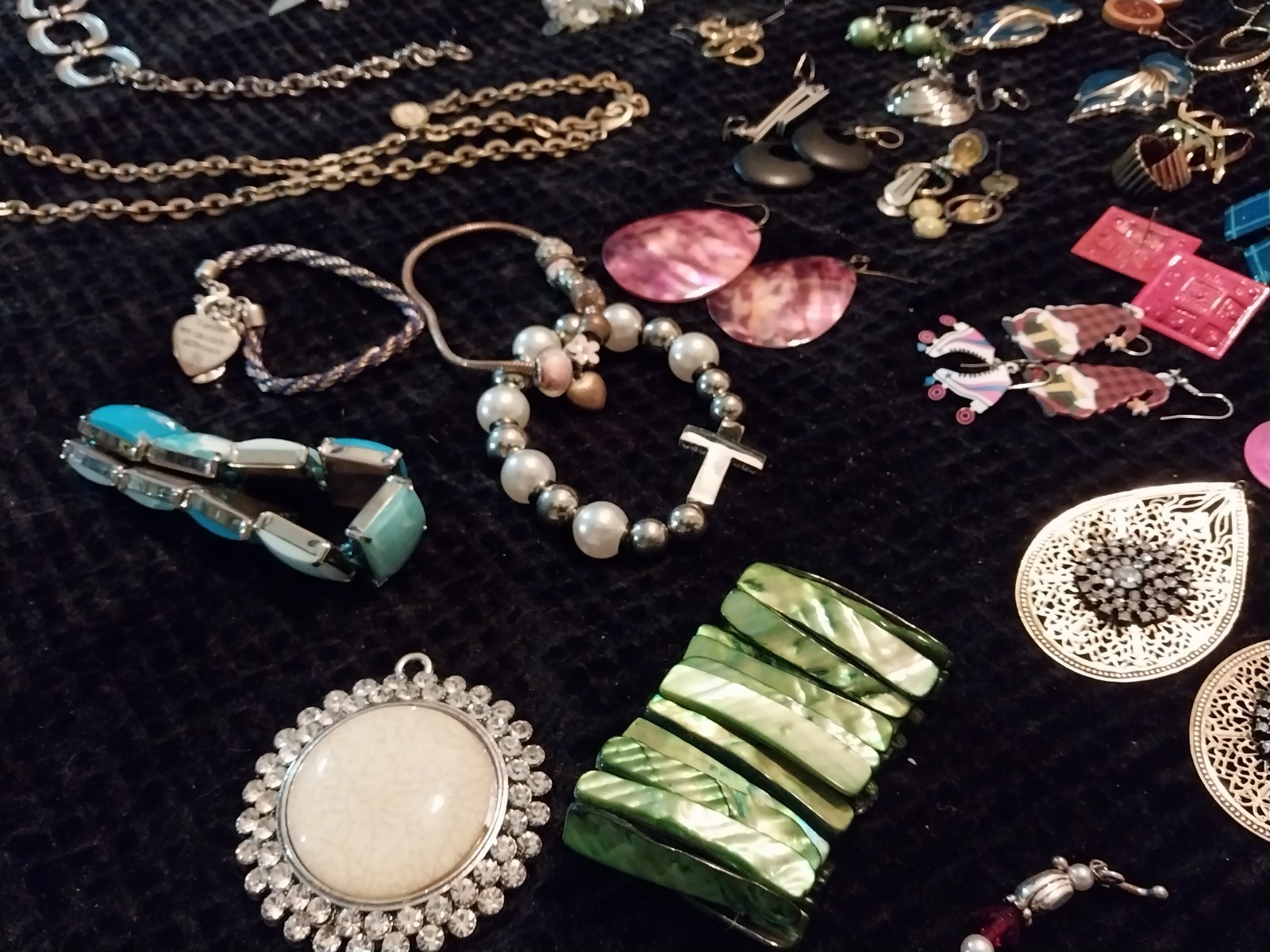 vtg EARRINGS LOT BUNDLE Jewelry Necklaces Broach Bracelet Estate OVER 185 PCS