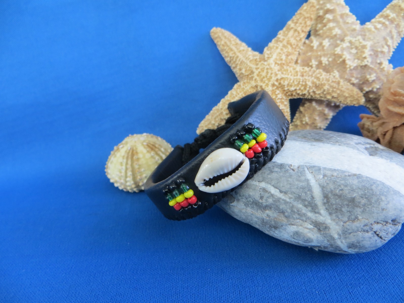 AFRICAN JEWELRY HAND-CRAFTED COWRIE Leather GLASS BEADS BRACELET KENYA HH