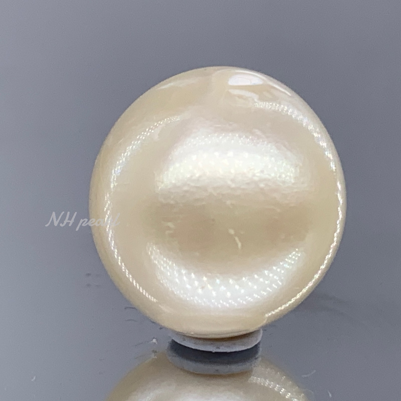 South Sea Pearl white Round Baroque 14.7mm x 15.1mm, 4.70g undrilled