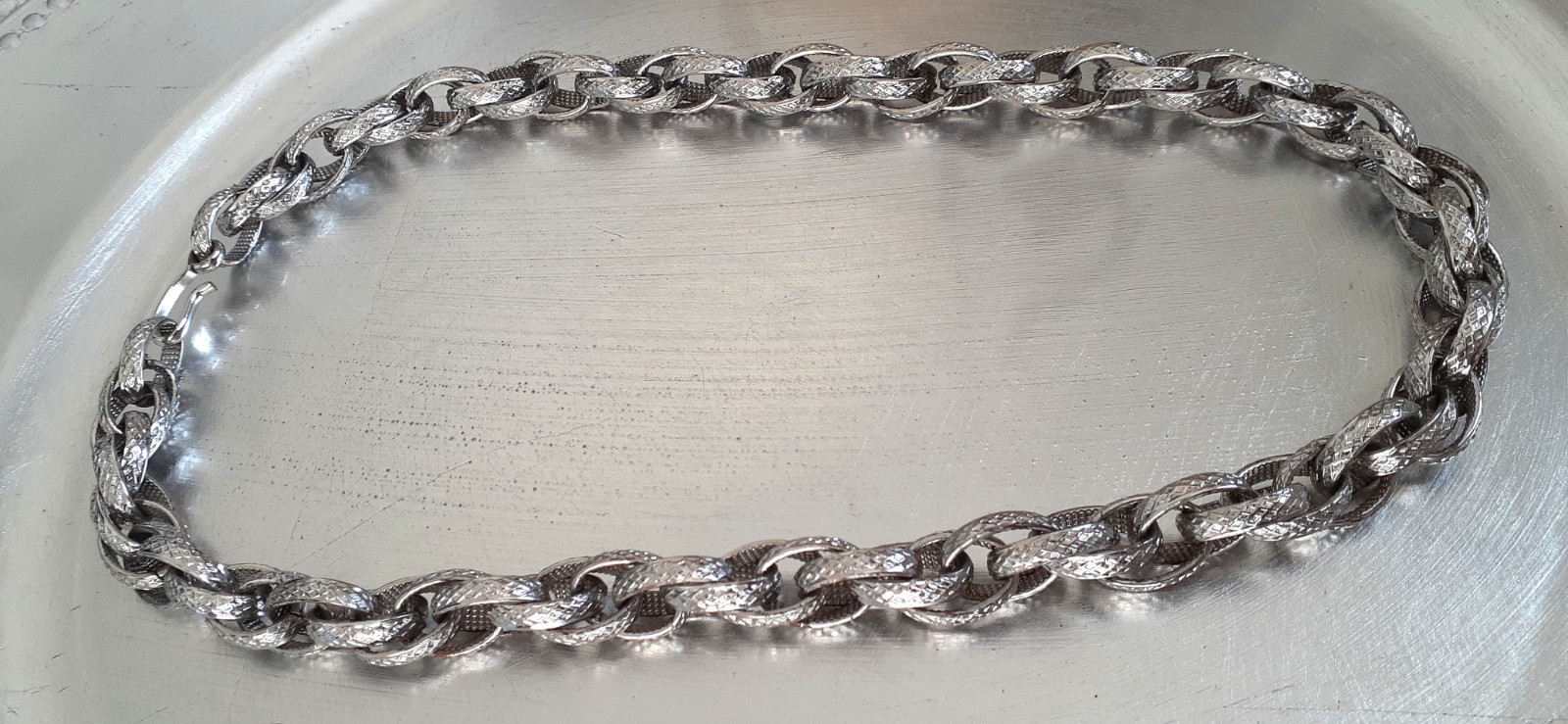 VTG Signed Monet Chunky Silver Tone Oval MultiLink Crisscross Necklace 20 inch