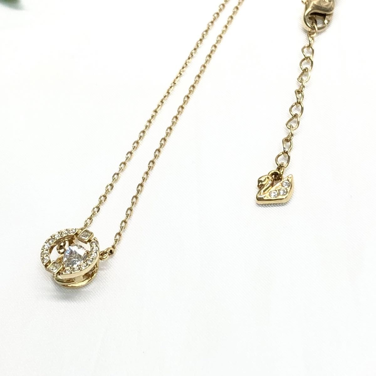 Swarovski Sparkling Dance Necklace Round Cut Crystal Pendant Gold Tone Chain
