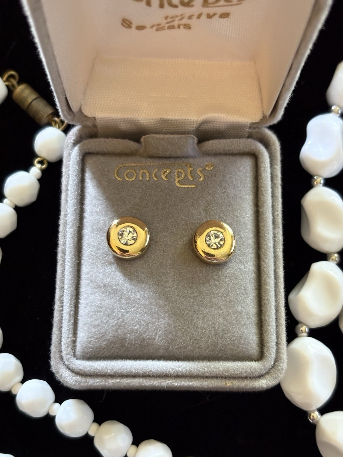 VTG Mix Estate Jewelry Lot 25pc White & Gold Tone Rhinestone Lucite All Wearable