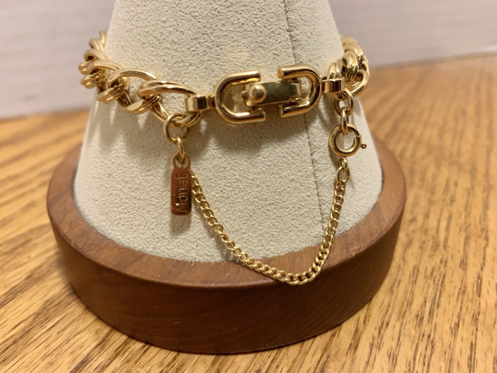 Stunning Monet Vintage Gold Tone Link Chain Bracelet With Safety Chain