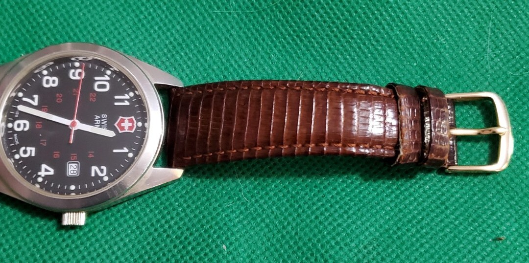 40mm Mens Victorinox 241083 Garrison Swiss Army Watch