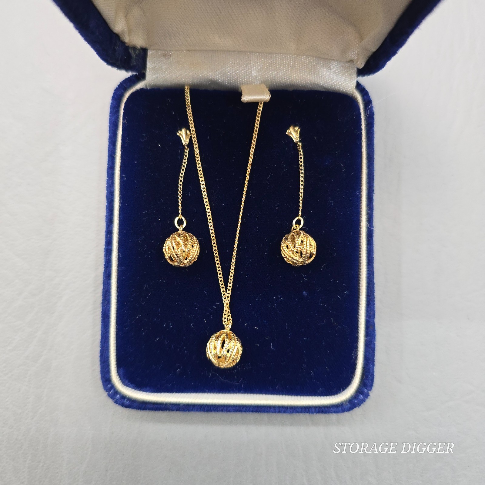 Vintage A&Z 12k Gold Plated 18″ Long Necklace Pendant & Earrings Set in Box