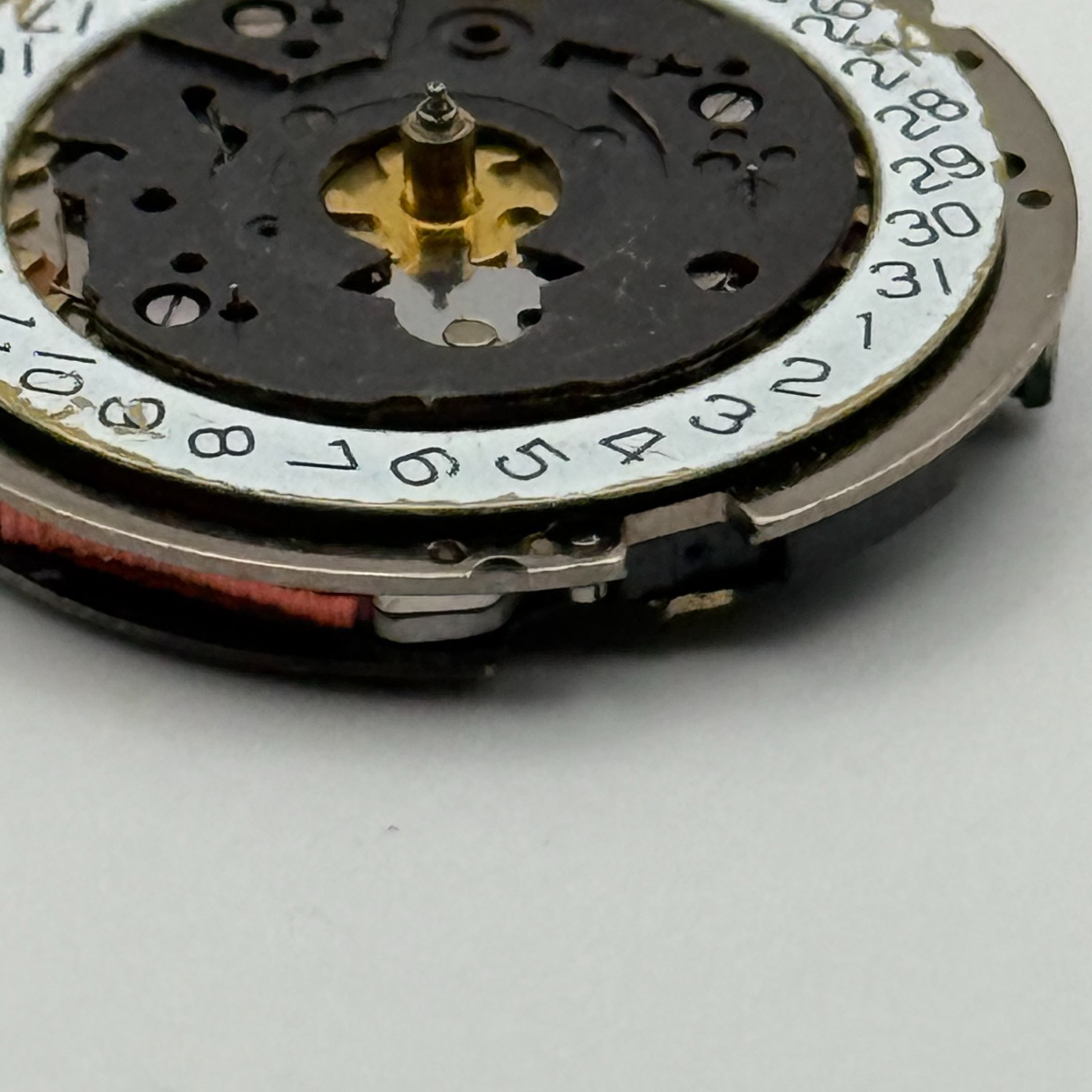 ISA 8172 Watch Movement Quartz Swiss Date 3 Jewels Vintage Parts Repair 26.1mm