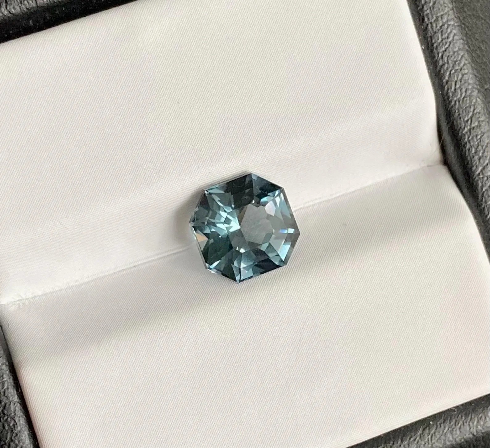 Natural Grey-blue Spinel loose gemstone 2.09 ct. High quality, Octagon, Tanzania