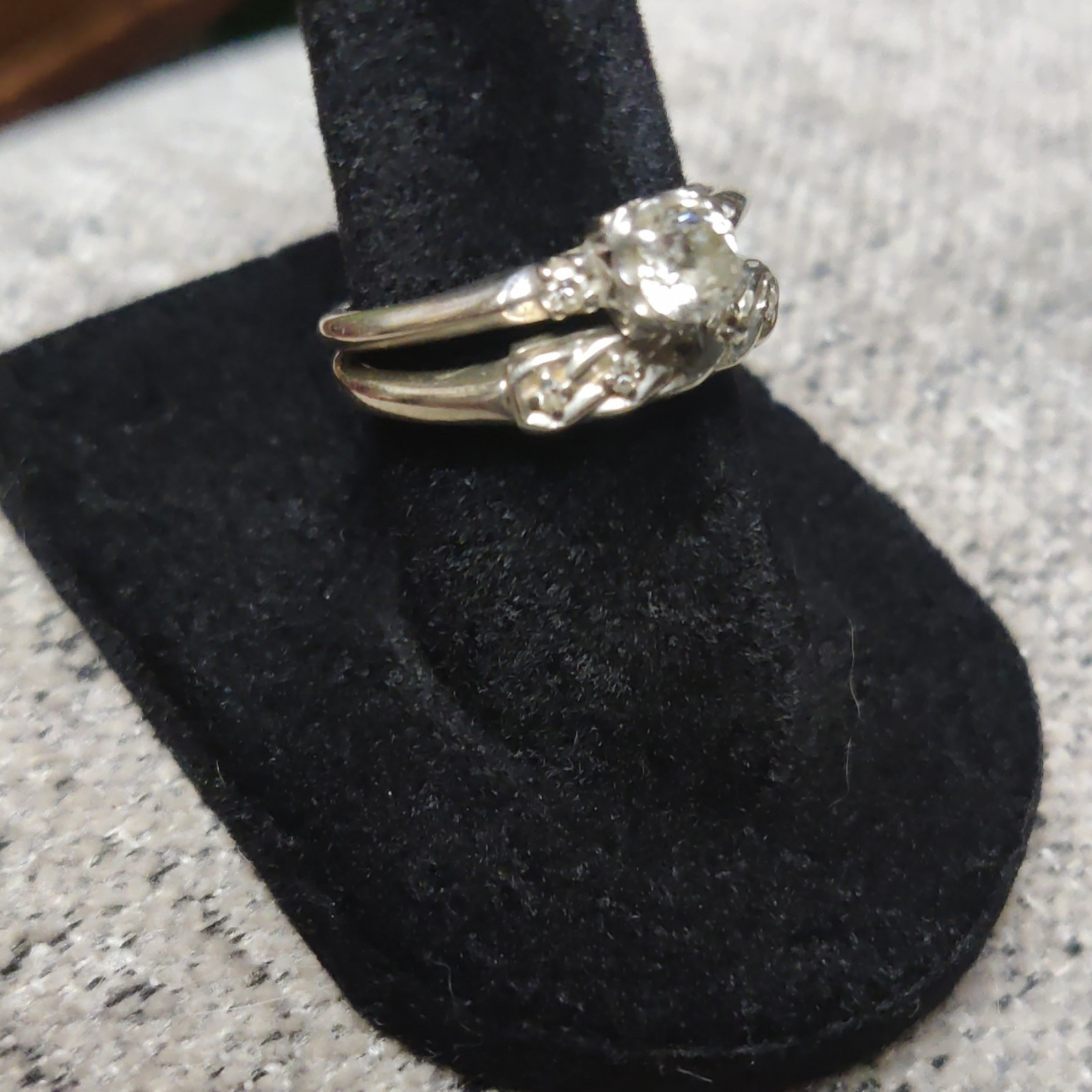 White Gold Diamond Engagement Wedding Ring Set Solitaire with Accents