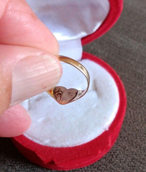 Yellow Gold Heart Shaped Signet Ring 9ct Hallmarked Size i