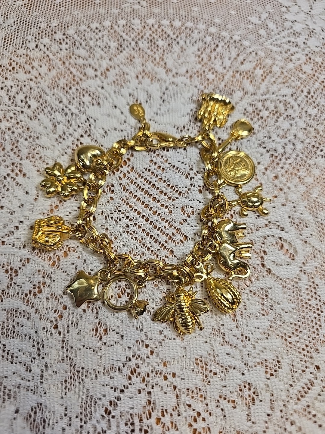 VTG JOAN RIVERS Gold Tone Charm Bracelet Bee Heart Elephant Star Ring READ